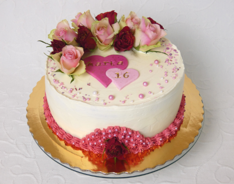 Tort dla nastolatki z kwiaty żywe róże